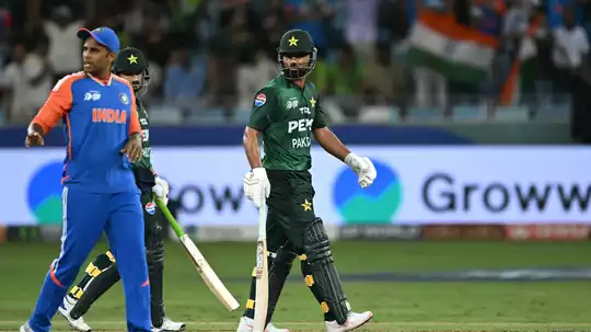 fakhar-zaman-who-got-off-to-a-positive-start-was-given-out-caught-behind-off-hardik-pandya-and-he-wasnt-happy-with-the-decision-as-he-thought-the-catch-wasnt-taken-cleanly